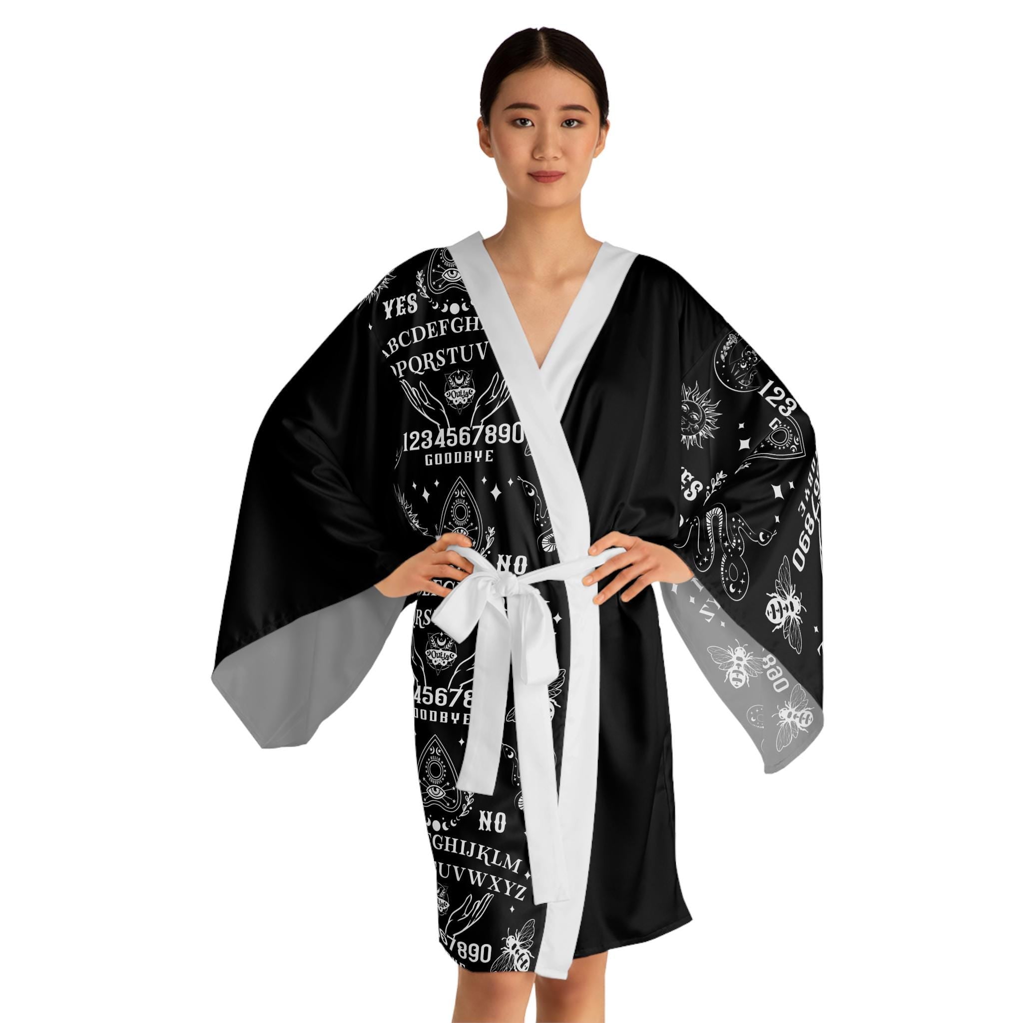 Ouija Board Kimono Robe: Gothic Halloween Spirit Board Design